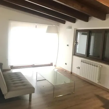 Mansarda Marotta 公寓